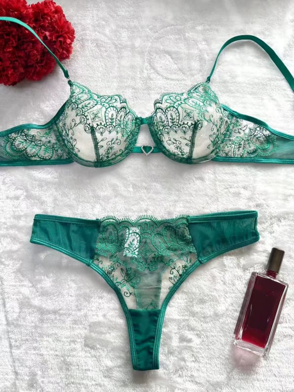 Push-up бюстгальтер комплект с флорална дантелена бродерия и прозрачен мрежест панел – полиестер 90–95%