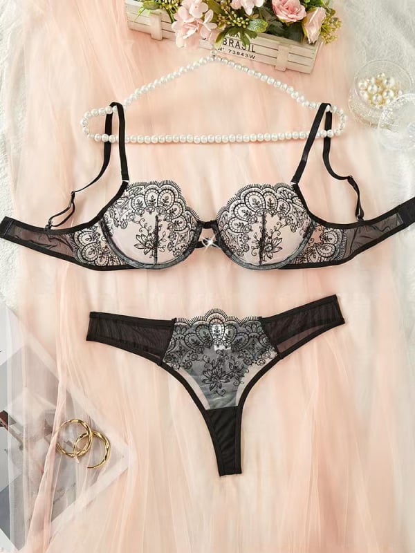 Push-up бюстгальтер комплект с флорална дантелена бродерия и прозрачен мрежест панел – полиестер 90–95%