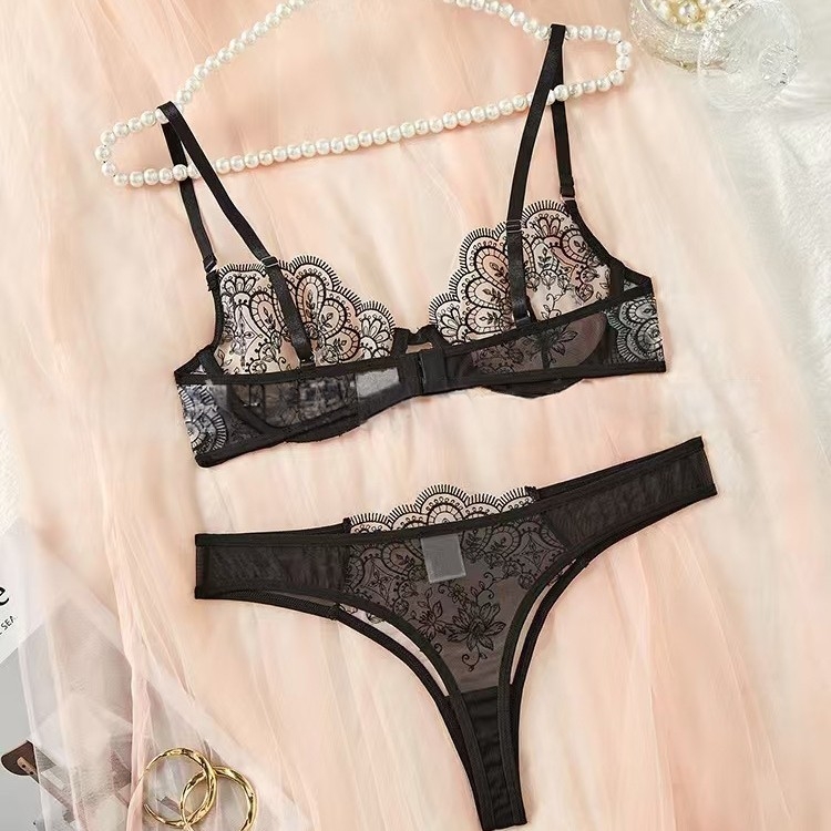 Push-up бюстгальтер комплект с флорална дантелена бродерия и прозрачен мрежест панел – полиестер 90–95%