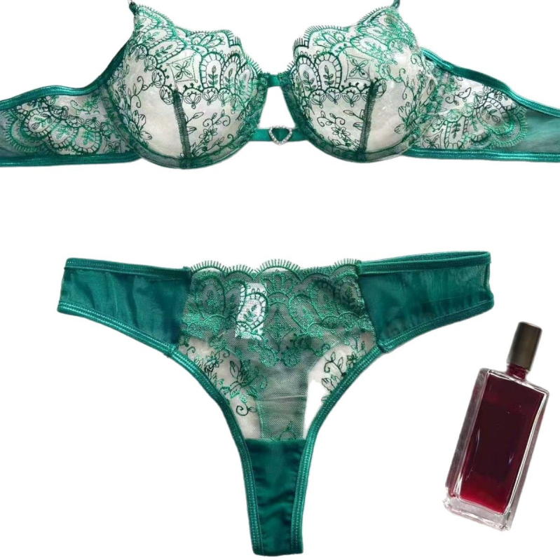 Push-up бюстгальтер комплект с флорална дантелена бродерия и прозрачен мрежест панел – полиестер 90–95%