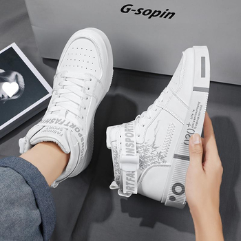 Unisex casual tenisice: prozračni gornji dio od sintetičke kože, gumena potplata, vezanje, niski kroj, zaokruženi vrh.