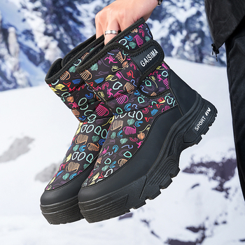 Pánske zimné čižmy na sneh, stredne vysoké, vnútorná vložka z umelého krátkeho plyšu, PU vrchný materiál, gumová podrážka, zapínanie na suchý zips