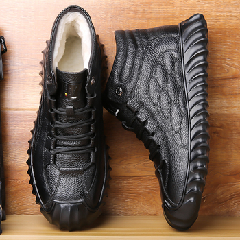 Pánske snehové topánky, vyteplené flecom, vysoký horný diel, dvojvrstvová hovädzia koža na vrchnej časti, protišmyková gumová podrážka