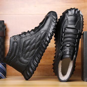 Pánske snehové topánky, vyteplené flecom, vysoký horný diel, dvojvrstvová hovädzia koža na vrchnej časti, protišmyková gumová podrážka