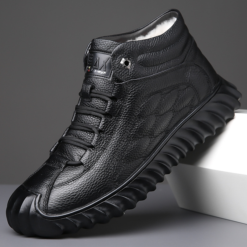 Pánske snehové topánky, vyteplené flecom, vysoký horný diel, dvojvrstvová hovädzia koža na vrchnej časti, protišmyková gumová podrážka