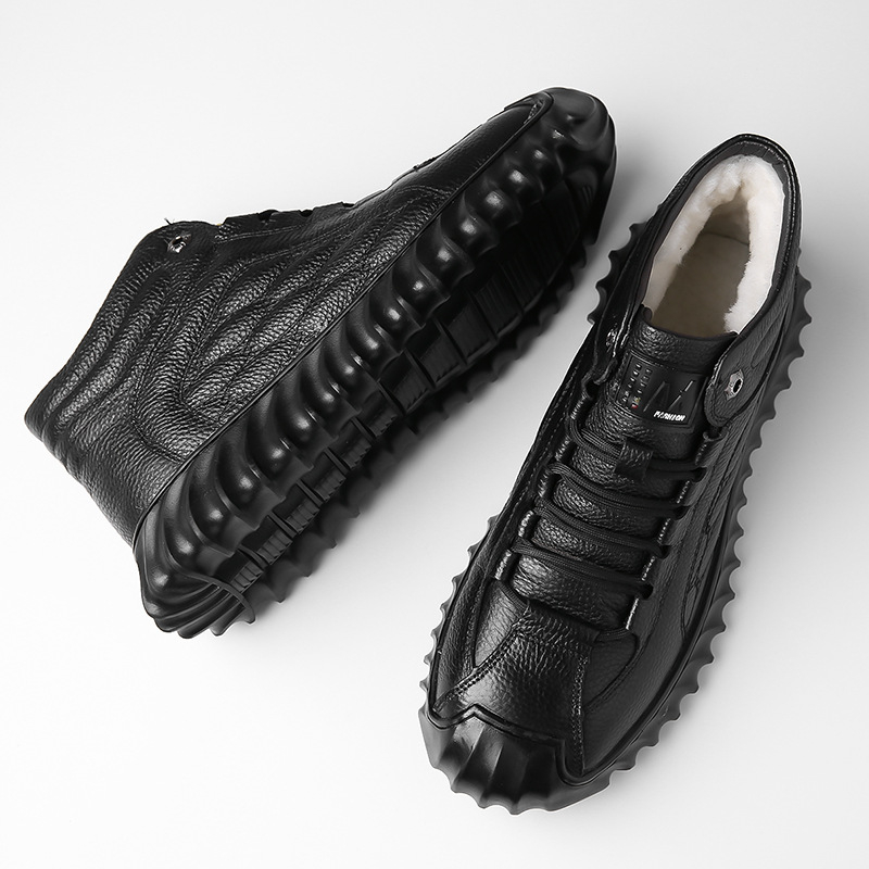 Pánske snehové topánky, vyteplené flecom, vysoký horný diel, dvojvrstvová hovädzia koža na vrchnej časti, protišmyková gumová podrážka