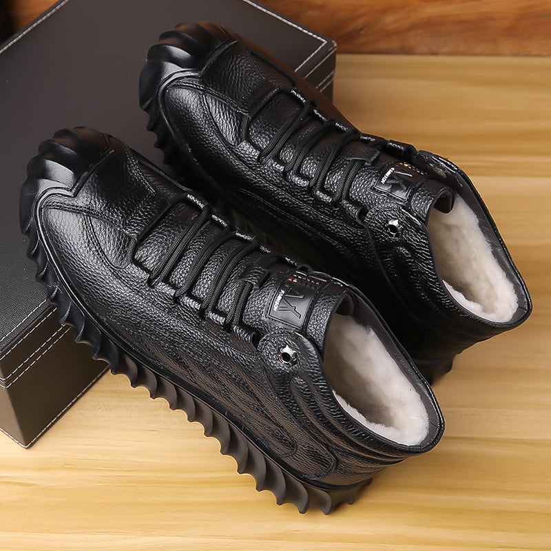 Pánske snehové topánky, vyteplené flecom, vysoký horný diel, dvojvrstvová hovädzia koža na vrchnej časti, protišmyková gumová podrážka