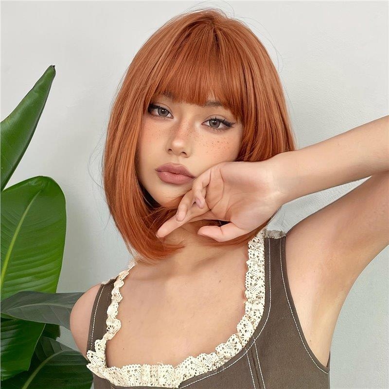 Perucă bob cu breton drept, confecționată mecanic, mătase termică