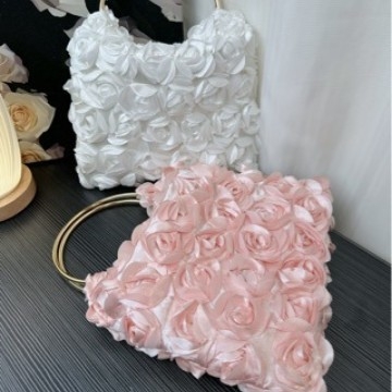 Mrežasta torbica s cvjetnim uzorkom - vertikalno kvadratni oblik, kopča za zaključavanje, džep za telefon