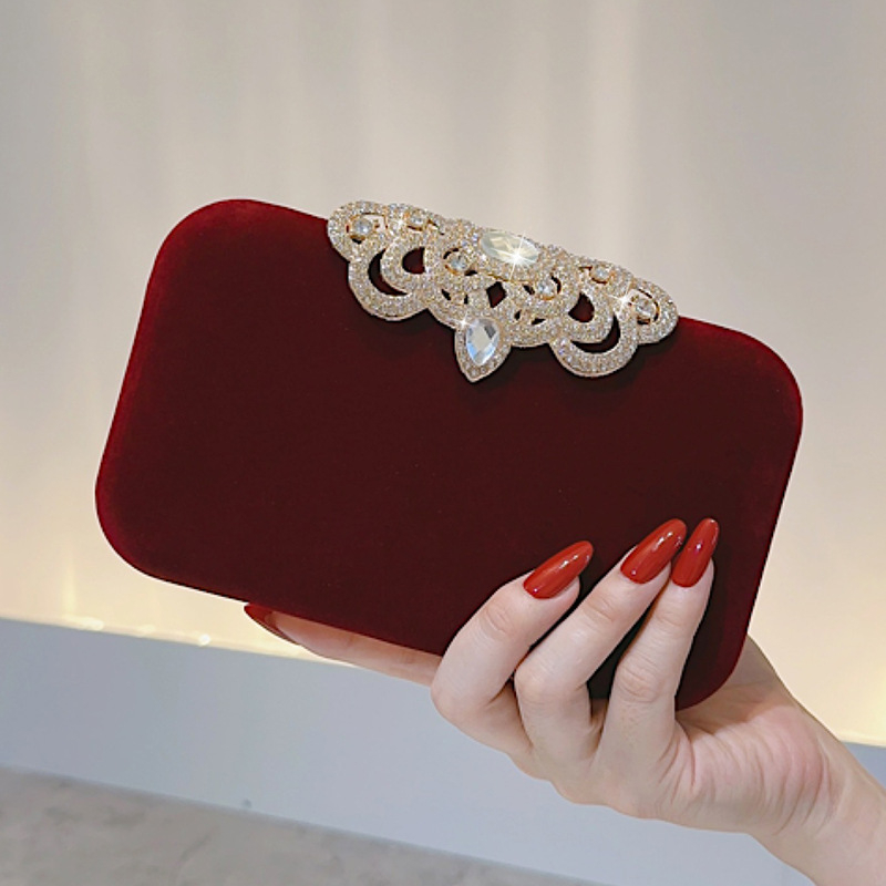 Baršunasta klutch torbica, vodoravni kvadratni oblik, zaključavanje, podstava od poliestera, mali kvadratni stil