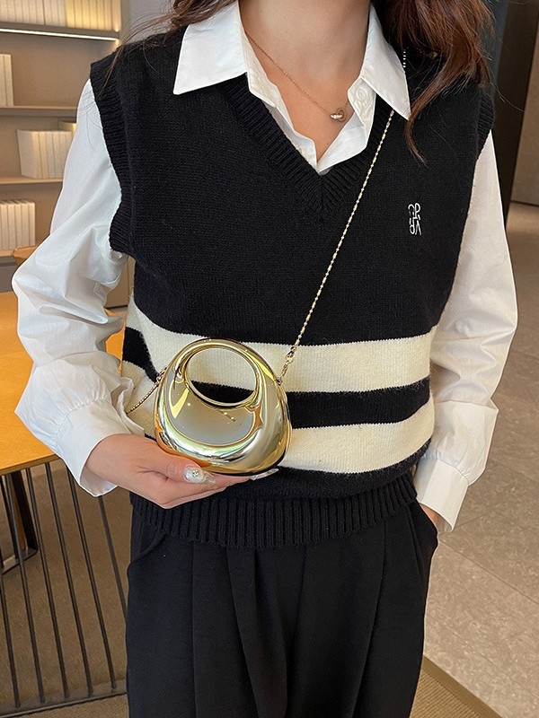 Akrilna ženska torbica, u obliku dumplinga, magnetsko zatvaranje, bez podstavke, tvrda