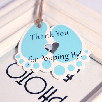 Detské party štítky na darčeky z bieleho kartónu, tlačené, 50 súprav v darčekovom balení; vhodné na balenie darčekov a dekoráciu narodenín; značka KATE FAVORS; licencovaná súkromná značka.