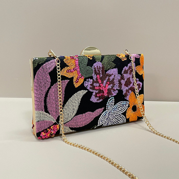 Box-stil večernja torbica, poliester, vodoravni pravokutni oblik, zaključavanje kopčom, unutarnji džep za telefon