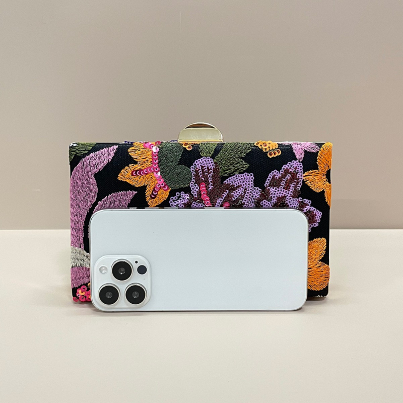 Box-stil večernja torbica, poliester, vodoravni pravokutni oblik, zaključavanje kopčom, unutarnji džep za telefon