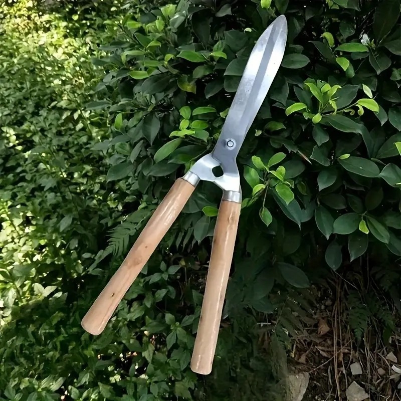 Záhradné nožnice na prerezávanie s drevenou rúčkou, ostrá čepeľ