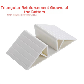 Príslušenstvo k dverovej koľajnici pre domáce zvieratá s trojuholníkovým otvorom na kartu a výstuhou pre bezpečnostné dvere