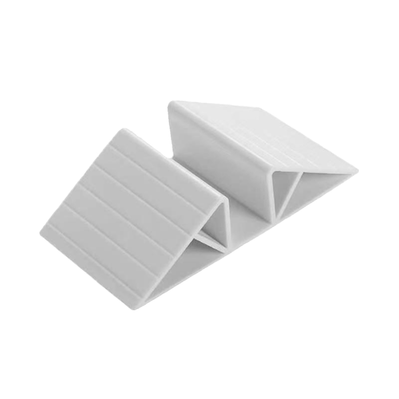 Príslušenstvo k dverovej koľajnici pre domáce zvieratá s trojuholníkovým otvorom na kartu a výstuhou pre bezpečnostné dvere