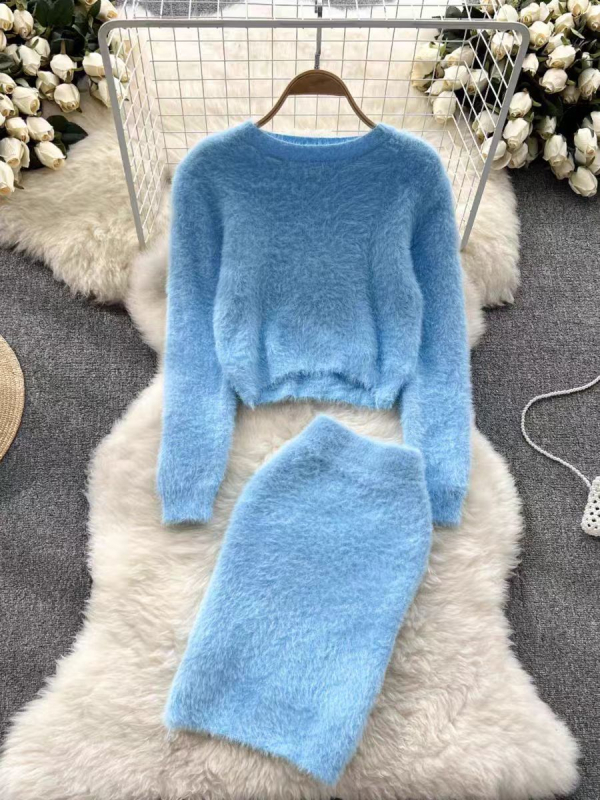 Damski dvodijelni plušasti set za jesen-zimu: kratki pleteni džemper i suknja s visokim strukom, uzorak: ispis, 70–80% poliester, jesen 2024