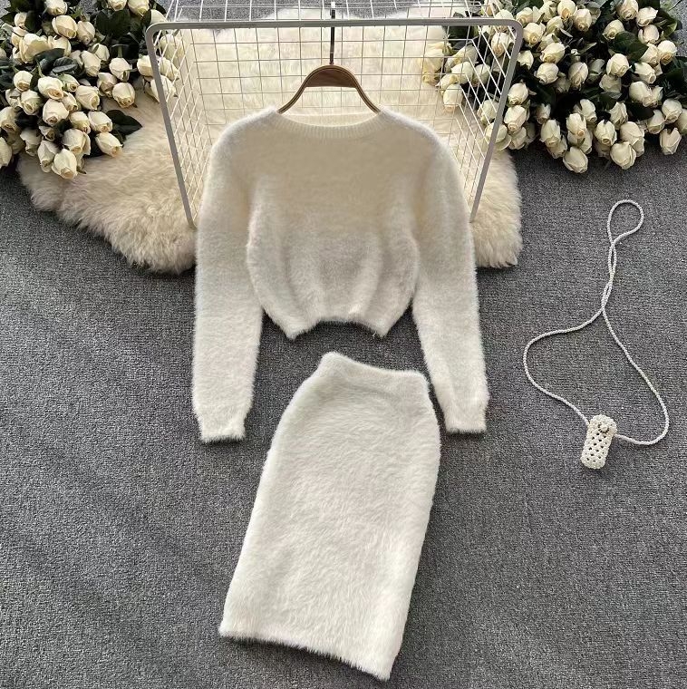 Damski dvodijelni plušasti set za jesen-zimu: kratki pleteni džemper i suknja s visokim strukom, uzorak: ispis, 70–80% poliester, jesen 2024