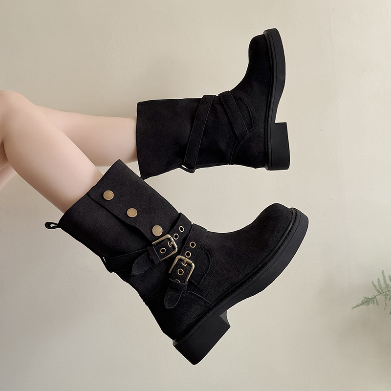 Ženske Martin gležnjače srednje visine, debeli potplat; gornji dio: kravlji velur; potplat: guma; nos: okrugli; peta: debeli blok; visina pete 3–5 cm; stil: književno-retro; značajke: vodootporne, protuklizne, tople, otporne na habanje.