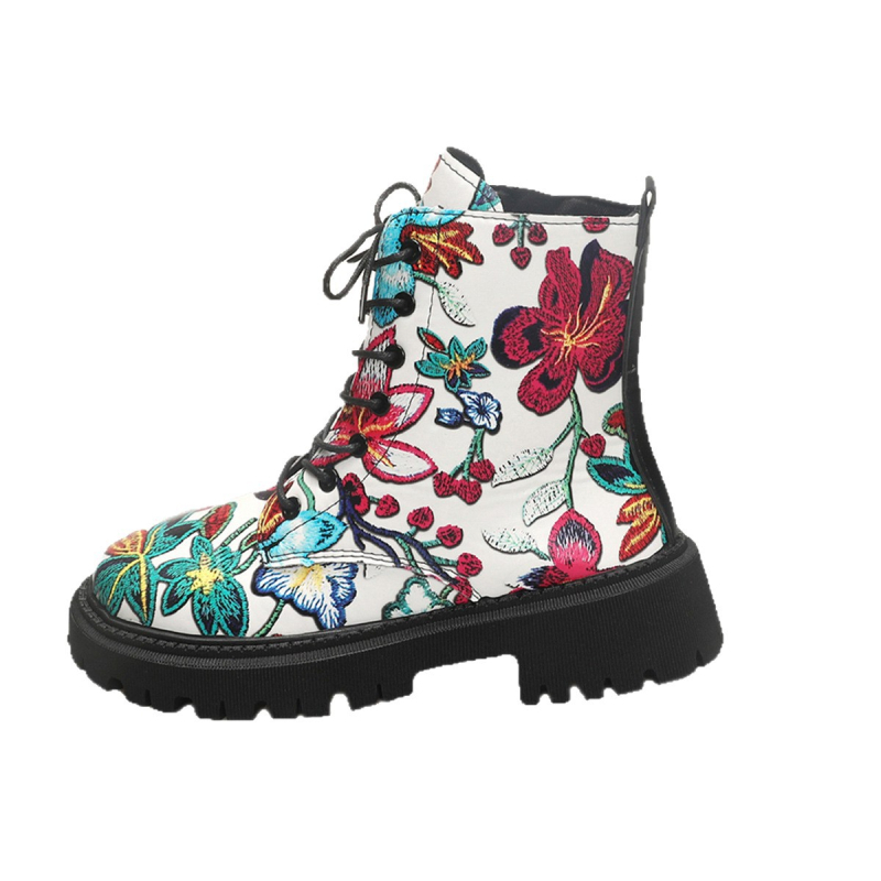 Martin čizme – nubuk gornji dio, gumeni đon, okrugli vrh prsta, srednji potpetica 3–5 cm, prednje vezanje