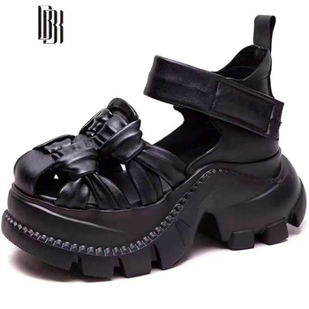 Romų sandalai su viršutine dalimi iš superpluošto, apvali nosis, guminė padas, sagtis, pavasaris 2025