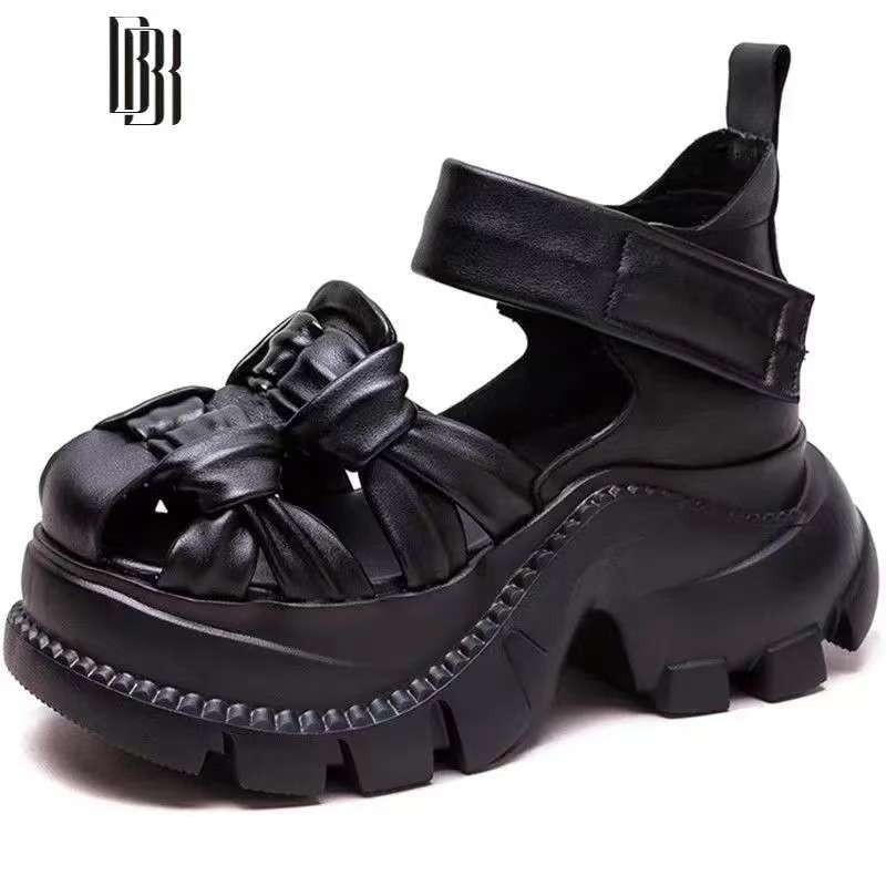 Romų sandalai su viršutine dalimi iš superpluošto, apvali nosis, guminė padas, sagtis, pavasaris 2025