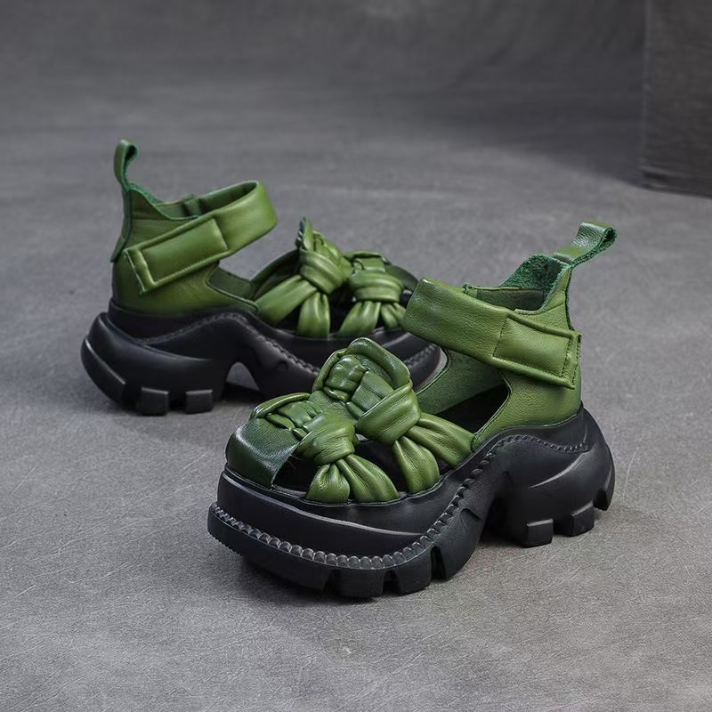 Romų sandalai su viršutine dalimi iš superpluošto, apvali nosis, guminė padas, sagtis, pavasaris 2025