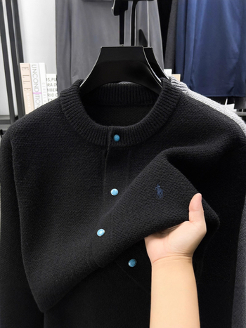 Pleteni kardigan s embroiderijom, korejskog stila, slobodan kroj, okrugli ovratnik, dugi rukavi, sastav materijala: 50% akril, 30,3% poliestar, 19,7% elastan