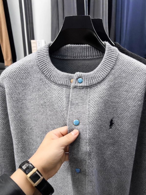 Pleteni kardigan s embroiderijom, korejskog stila, slobodan kroj, okrugli ovratnik, dugi rukavi, sastav materijala: 50% akril, 30,3% poliestar, 19,7% elastan