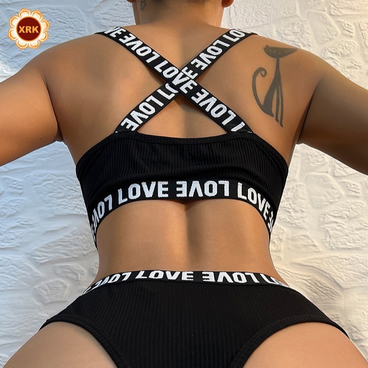 Sportski set grudnjaka – 3/4 šalice, tanke oblikovane šalice, fiksne dvostruke naramenice, otisak