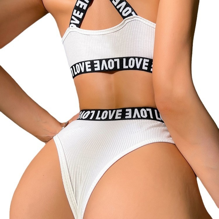 Sportski set grudnjaka – 3/4 šalice, tanke oblikovane šalice, fiksne dvostruke naramenice, otisak