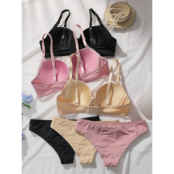 Set grudnjaka i gaćica s visokim podrškom; trokutasti cupovi, srednje oblikovani cupovi; materijal 90% najlon (polyamid) + 10% elastan