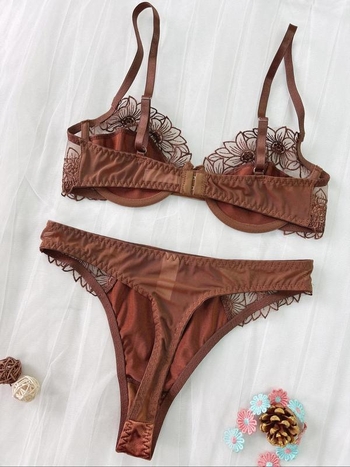 Set grudnjaka s cvjetnom izvezom, kontrastni mrežasti satenski paneli, glavni materijal najlon, podstava pamuk