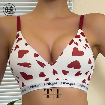 Set grudnjaka od najlona, tanke oblikovane čašice od pjene, fiksirani dvostruki naramenice, stražnje zatvaranje s četiri reda kukica