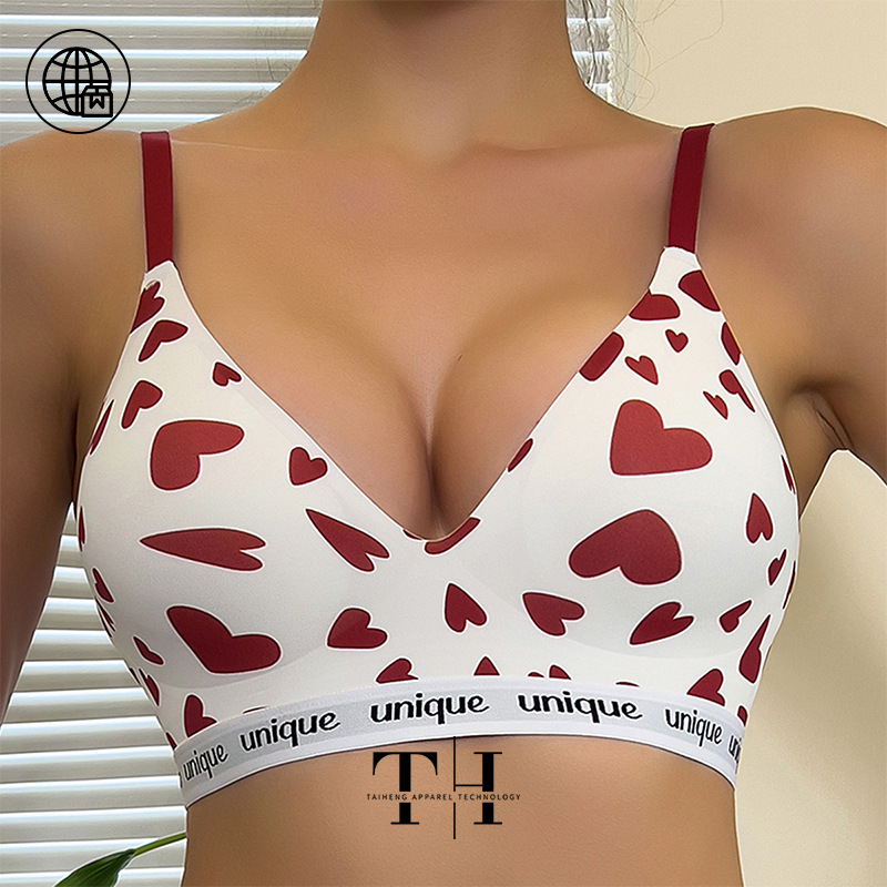 Set grudnjaka od najlona, tanke oblikovane čašice od pjene, fiksirani dvostruki naramenice, stražnje zatvaranje s četiri reda kukica