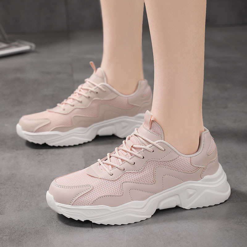 Ženske tenisice – prozračni mrežasti gornji dio, okrugli vrh, zatvaranje vezicama, ravna potpetica, PU uložak