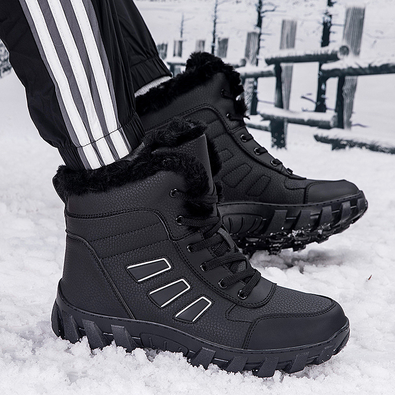 Planinarske tenisice s gornjim dijelom od visokokvalitetne kože, gumeno-plastični potplat, zaobljeni nos, vezivanje šnúrama, niski pet 1–3 cm; prozračne i otporne na klizanje.