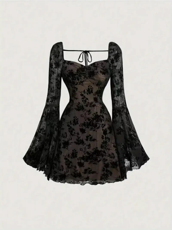 A-vonalú ruha négyszögletes kivágással, hosszú puffos ujjal, magas derékkal, háló anyag