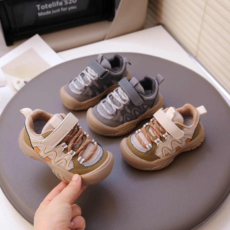 Dad Shoes – gornji dio od umjetne kože; đon od Cow Tendon; Velcro zatvarač; unisex; proljeće i jesen