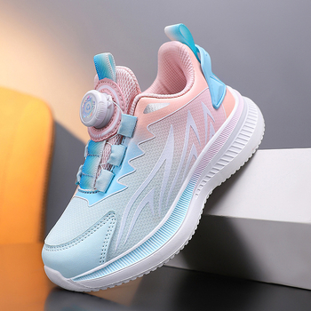 Unisex tenisice tipa dad s rotacijskom kopčom, mekani gornji dio, EVA potplat, prozračne i vodootporne.