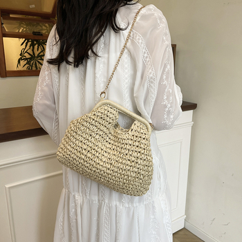 Ženska torba od slame za rame s dvostrukom lančanim remenom, magnetsko zatvaranje, crossbody stil, vodoravni pravokutni oblik