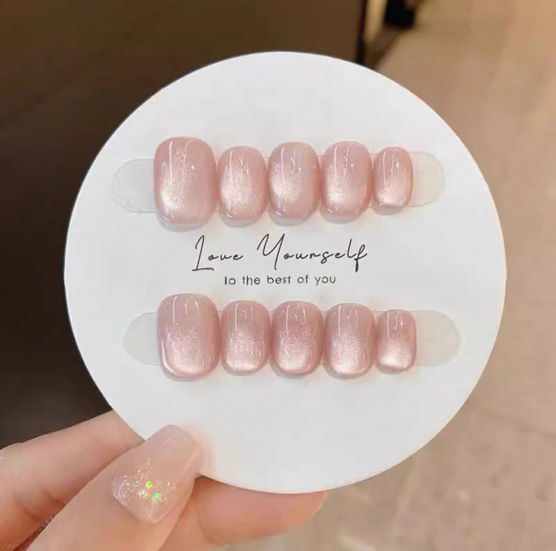 Ručne vyrobené nálepky na nechty s mačacím okom zo sklenených korálok a krištáľovými detailmi