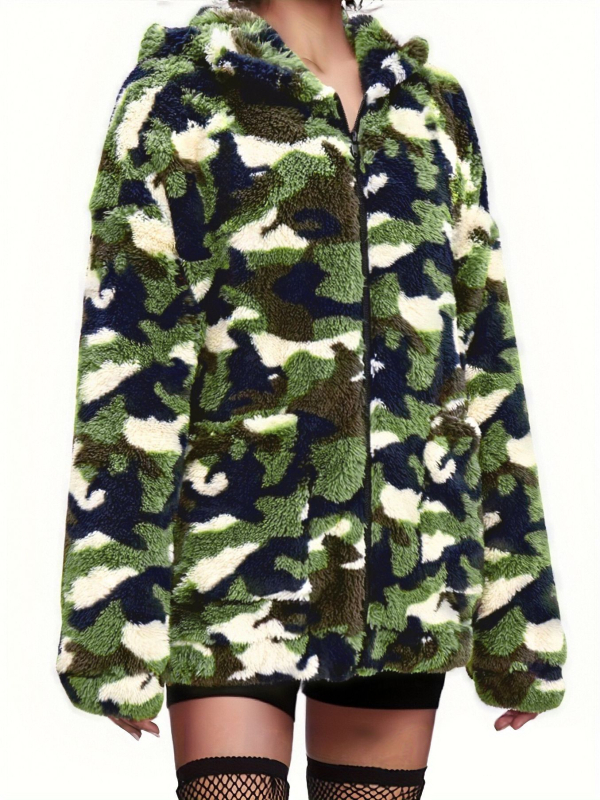 Oversize plyšový kabát s kapucou a vreckami, zmes polyesteru a akrylu, polyester 70–80%, akryl 30–50%, zima 2024.