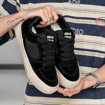 Muške tenisice u Hongkong stilu, niski gornji dio od velura, šivanje na vezivanje, vulkanizirana potplata, prozračne i otporne