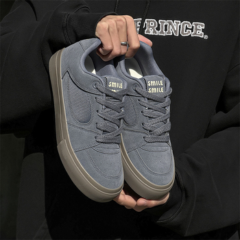 Muške tenisice u Hongkong stilu, niski gornji dio od velura, šivanje na vezivanje, vulkanizirana potplata, prozračne i otporne