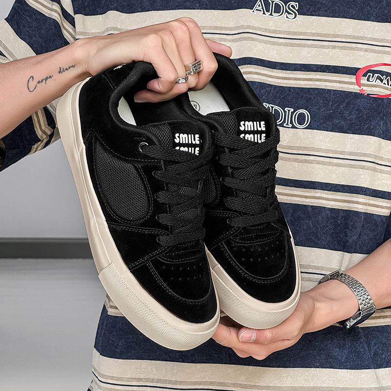 Muške tenisice u Hongkong stilu, niski gornji dio od velura, šivanje na vezivanje, vulkanizirana potplata, prozračne i otporne