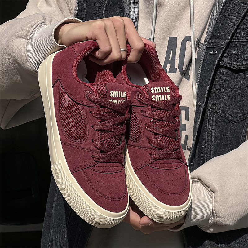 Muške tenisice u Hongkong stilu, niski gornji dio od velura, šivanje na vezivanje, vulkanizirana potplata, prozračne i otporne