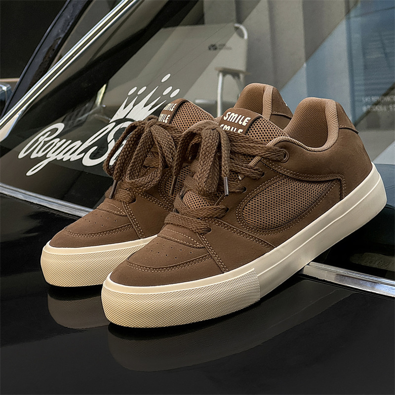 Muške tenisice u Hongkong stilu, niski gornji dio od velura, šivanje na vezivanje, vulkanizirana potplata, prozračne i otporne