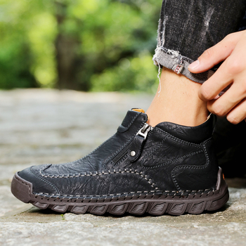 Pánske bežné kožené topánky – stredne vysoké topánky na outdoorové turistiku, protišmyková podrážka, vrchná časť z syntetickej kože, stredný shaft, textilná vložka, model 8831